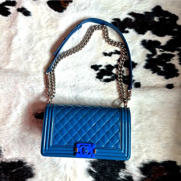 Chanel Old Medium Boy Plexiglass and Patent Leather Blue Quilted Silver Chain - Picture 1 of 9